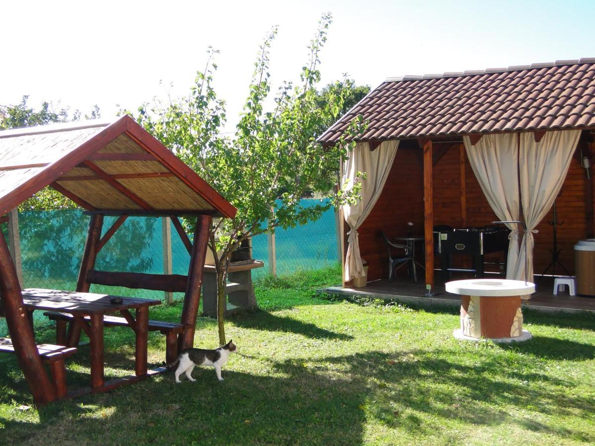 Vadrozsa Vendeghaz-Apartman Demjén Εξωτερικό φωτογραφία