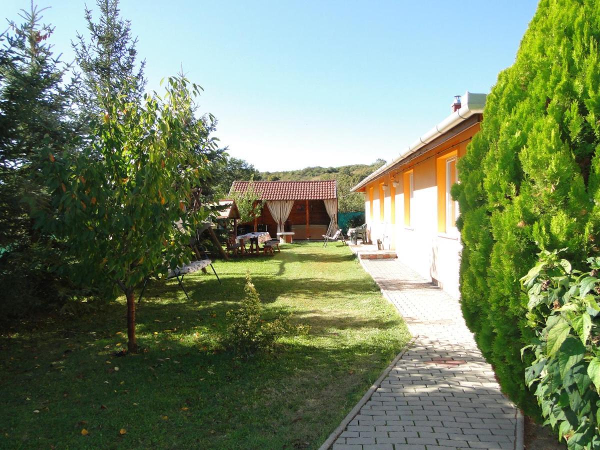 Vadrozsa Vendeghaz-Apartman Demjén Εξωτερικό φωτογραφία