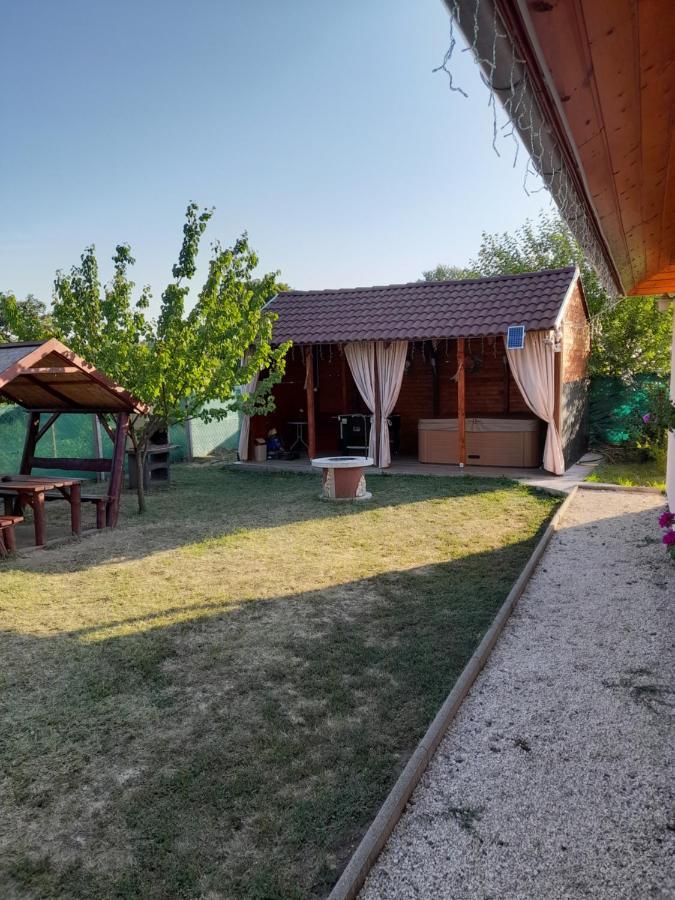Vadrozsa Vendeghaz-Apartman Demjén Εξωτερικό φωτογραφία